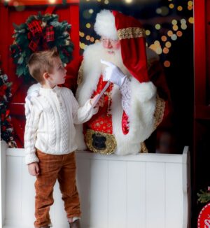 Wanda D'Isidoro Instagram - Risas, abrazos y un toque de magia navideña 🎅✨ ¡Capturando momentos que se convierten en recuerdos familiares! ❤️ ¡La verdadera alegría de la temporada está en los momentos compartidos!🕯️🙌🏼 ¿Cuál es tu deseo esta Navidad?🎄… 📸: @vialibrephotography … #Navidad #Familia #MomentosMágicos #wave #navidad2024