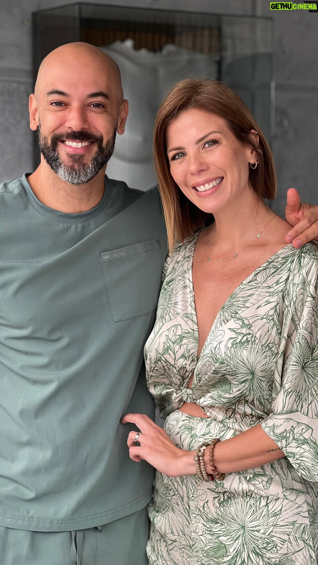 Wanda D'Isidoro - 6.6K Likes - Transformando mi mirada y renovando mi confianza. 
Aquí empieza un nuevo capítulo lleno de frescura y vitalidad!
Porque a veces, un pequeño cambio puede hacer una gran diferencia.
Gracias a la magia del @dr.georgebeyloune 
🌟🙌🏼