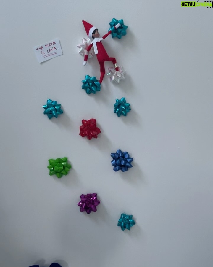 Wanda D'Isidoro - 2.3K Likes - 🌟🎄 ¡La magia de la Navidad ha comenzado en casa! 🎄🌟

Ayer , le dimos una cálida bienvenida al Elf Chipi, nuestro nuevo amigo mágico. ✨ @Andreavalentinozd no puede contener su felicidad y está emocionado de compartir esta temporada tan especial con él. Cada día será una nueva aventura llena de sorpresas y alegría. 

¡Que comience la cuenta regresiva para la Navidad! 🎅❤️ 

#ElfChipi #Bienvenida #Navidad #MagiaNavideña #Alegría #MomentosEspeciales #family #wave