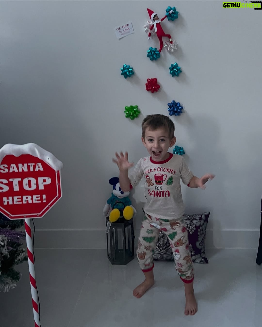 Wanda D'Isidoro - 2.3K Likes - 🌟🎄 ¡La magia de la Navidad ha comenzado en casa! 🎄🌟

Ayer , le dimos una cálida bienvenida al Elf Chipi, nuestro nuevo amigo mágico. ✨ @Andreavalentinozd no puede contener su felicidad y está emocionado de compartir esta temporada tan especial con él. Cada día será una nueva aventura llena de sorpresas y alegría. 

¡Que comience la cuenta regresiva para la Navidad! 🎅❤️ 

#ElfChipi #Bienvenida #Navidad #MagiaNavideña #Alegría #MomentosEspeciales #family #wave
