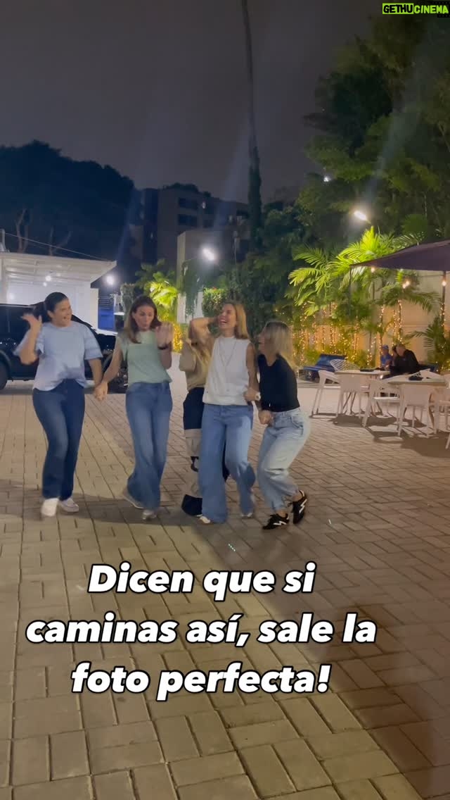 Wanda D'Isidoro - 19.1K Likes - Sígannos para más consejos si quieren tener la foto perfecta con sus amigas ♥️🤣

Así capturamos siempre nuestros mejores momentos porque cuando estamos juntas siempre es mágico 

@wandadisidoro 
@jenn_disidoro 
@rebecominmengod