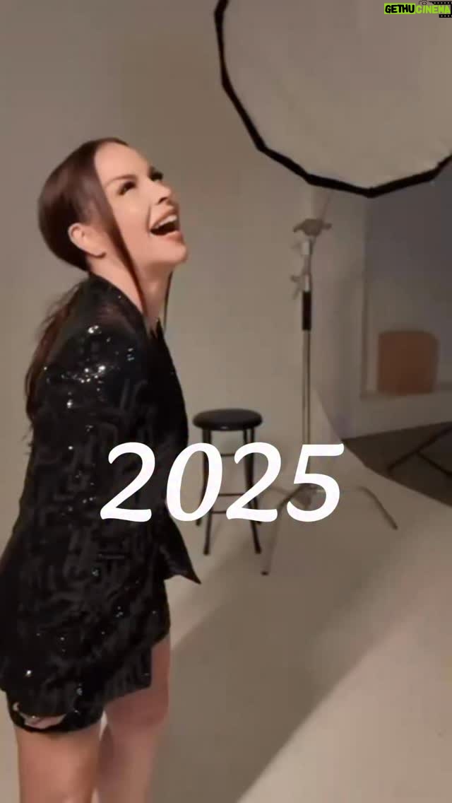 Wanda Sais - 338 Likes - ✨ Cerramos un año lleno de aprendizajes y abrimos uno nuevo lleno de sueños por cumplir. ¡Feliz Año Nuevo! 🎇