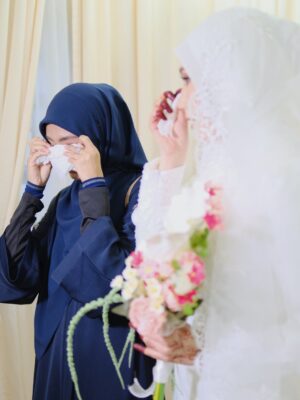 Wany Hasrita Instagram - Puan @__nisaanisa__ now! Congratulations Nisa & Husband! š Selamat berbahagia sampai syurga. Terima kasihhh sudii teman aku since 2010. Kesana kemari, dari teman ku p kubur sampai ke Santorini. Hujung2 ikut suami masing-masing kita, sorang ke Terengganu sorang ke Kuching. Selamat ber explore kehidupan berumah tangga kay. Pape roger. š