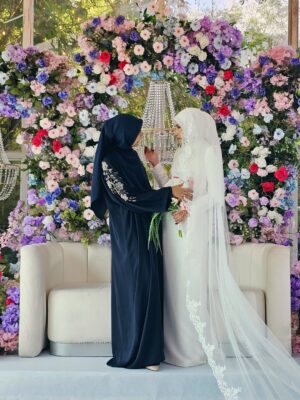 Wany Hasrita Instagram - Puan @__nisaanisa__ now! Congratulations Nisa & Husband! š Selamat berbahagia sampai syurga. Terima kasihhh sudii teman aku since 2010. Kesana kemari, dari teman ku p kubur sampai ke Santorini. Hujung2 ikut suami masing-masing kita, sorang ke Terengganu sorang ke Kuching. Selamat ber explore kehidupan berumah tangga kay. Pape roger. š