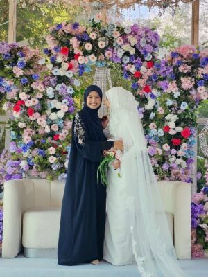 Wany Hasrita Instagram - Puan @__nisaanisa__ now! Congratulations Nisa & Husband! š Selamat berbahagia sampai syurga. Terima kasihhh sudii teman aku since 2010. Kesana kemari, dari teman ku p kubur sampai ke Santorini. Hujung2 ikut suami masing-masing kita, sorang ke Terengganu sorang ke Kuching. Selamat ber explore kehidupan berumah tangga kay. Pape roger. š