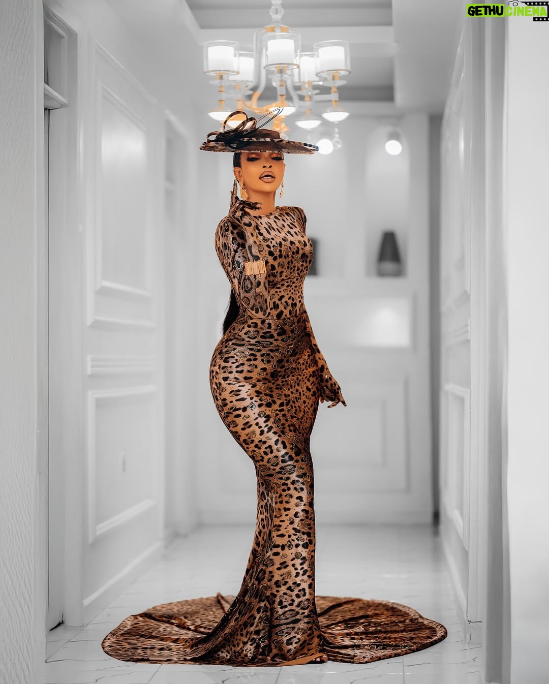 Wema Sepetu - 68.6K Likes - ✨Here is to learning, Growing, Persevering and Winning, With God covering me, watch me as I become The woman I was destined to be✨

Dressed by The One & Only @theeredlabel_ 
FaceBeat from The Makeup Guru @makeupbyjojotz 
Photo taken by Kiboko kabisa @20r_touchez
Hair Installed by @daylightbeauty__