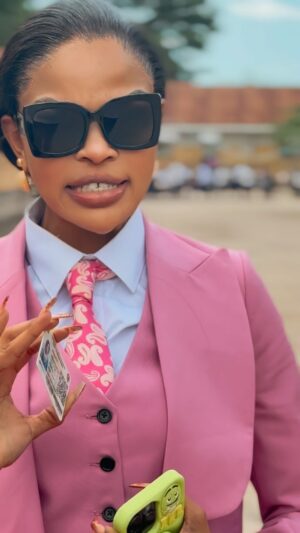 Wema Sepetu Instagram - Bado hujajiandikisha kwenye Daftari la Kupiga Kura...??? Unasubiri nini...? Hakikisha unatembelea kituo kilicho karibu na Eneo unapoishi na ujiandikishe ili kukuwezesha kumpigia kura kiongozi anaefaa...
#WemaWaMama #UpendoWaMamaNguvuKwaJamii #SioKwaManenoBaliKwaVitendo