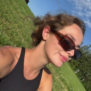 Wiktoria Gąsiewska Instagram - Powrót z Afryki do mojej rzeczywistości, szybki wypad w Tatry, wesele i dużo pracy… 
Każda podróż jest piękna, ale kocham wracać do domu, do moich ludzi ♥️ #homesweethome
