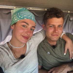 Wiktoria Gąsiewska Instagram - Start za nami! Teraz pełna koncentracja. 
Przed nami kolejne wyzwania – lecimy dalej…Bez odbioru. 🇹🇿🦒🐘☀️