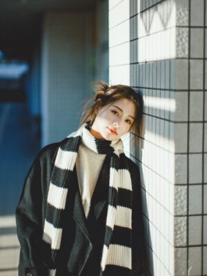 Winnie Wu Instagram - 冬の風と、やさしい光🧣

今天是平安夜，
希望世界真的都能平平安安。