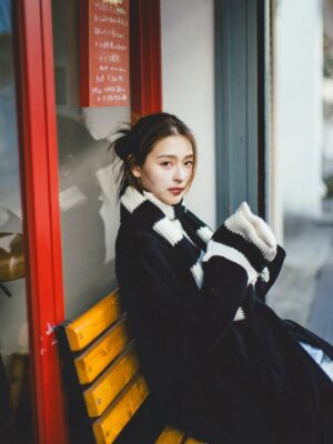 Winnie Wu Instagram - 冬の風と、やさしい光🧣

今天是平安夜，
希望世界真的都能平平安安。