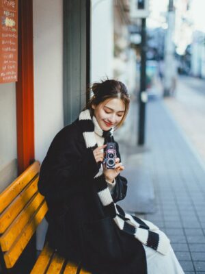 Winnie Wu Instagram - 冬の風と、やさしい光🧣

今天是平安夜，
希望世界真的都能平平安安。