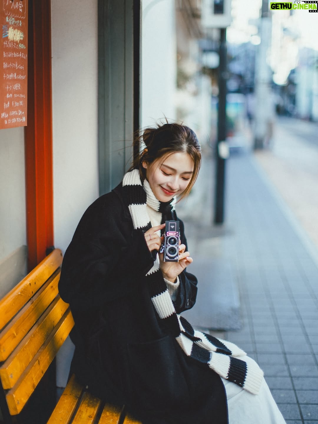 Winnie Wu - 9.7K Likes - 冬の風と、やさしい光🧣

今天是平安夜，
希望世界真的都能平平安安。