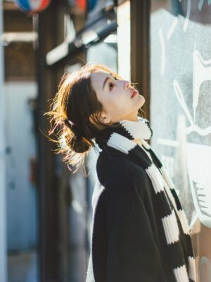 Winnie Wu Instagram - 冬の風と、やさしい光🧣

今天是平安夜，
希望世界真的都能平平安安。