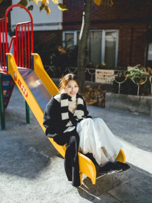 Winnie Wu Instagram - 冬の風と、やさしい光🧣

今天是平安夜，
希望世界真的都能平平安安。