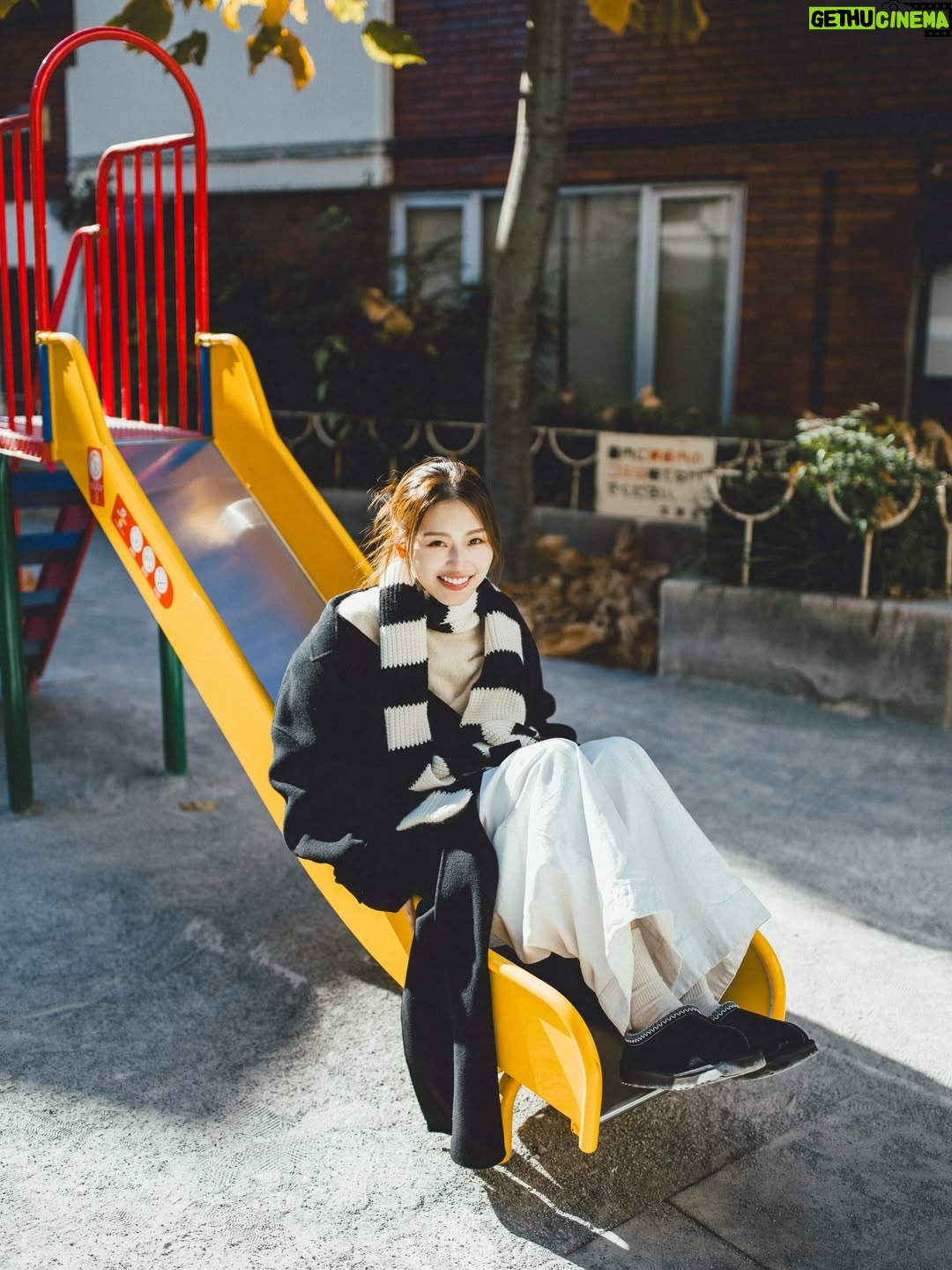 Winnie Wu - 9.7K Likes - 冬の風と、やさしい光🧣

今天是平安夜，
希望世界真的都能平平安安。