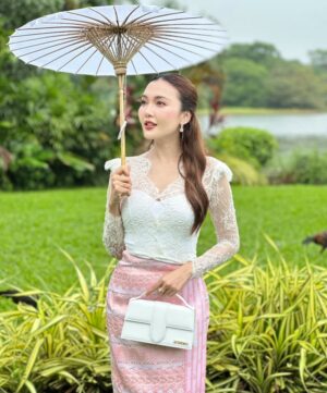 Wint Yamone Naing Instagram - မိုးဖွဲလေးထဲက ငယ်ဇင်ရဲ့အချစ်ပုံပြင်လှလှလေး 🤍
💄Nway Oo Maung