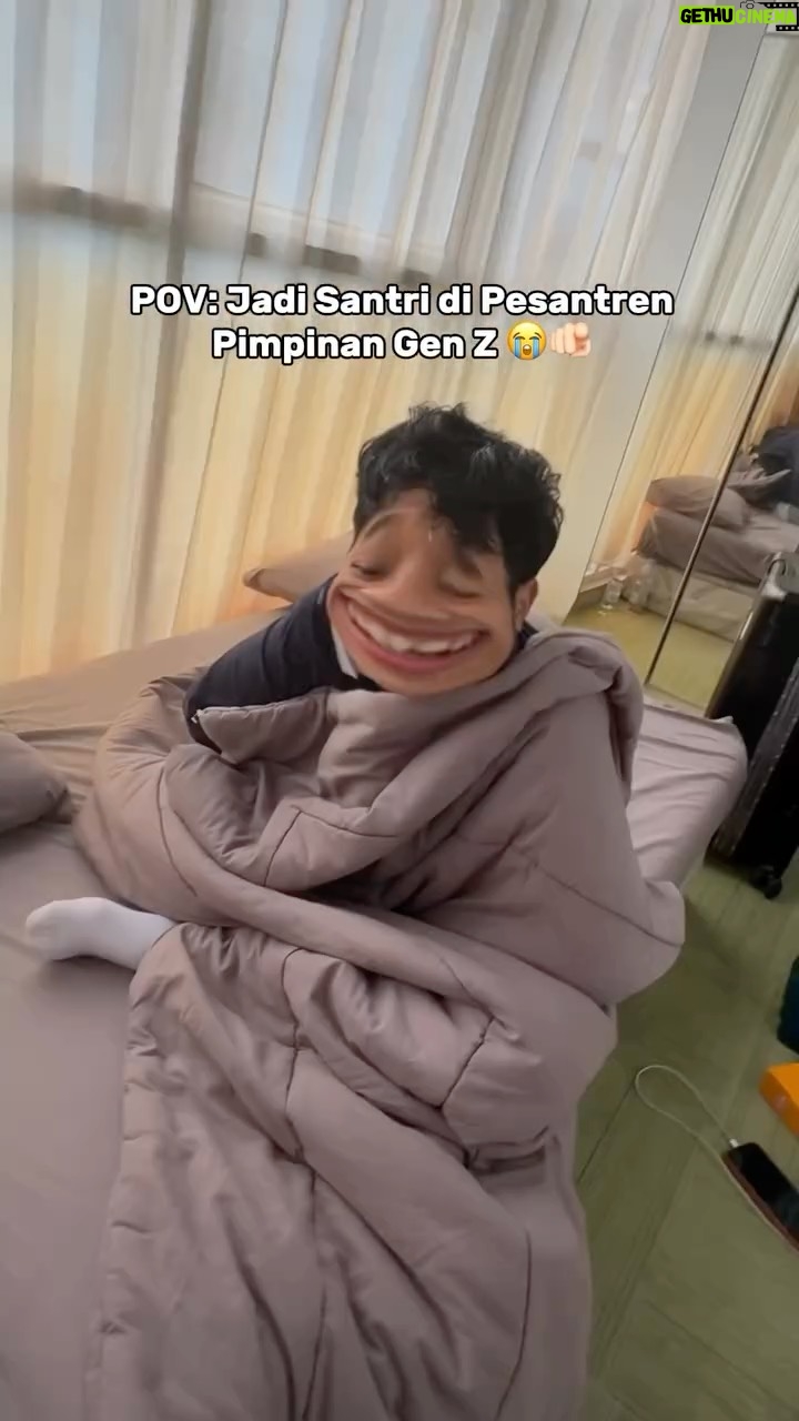 Wirda Mansur - 111.2K Likes - PART 3

SIAPA YANG UDAH NUNGGUIN PART KE 2637182 KEHIDUPAN DI PESANTREN GEN Z INII? 🤣 

A day in @fahryyyy20 @nizar_abzhr31 & @alwanrk_ 's life ngerasain pengalaman jadi santri 1 hari di Pesantren @daarul_mansur Tangerang,  kali ini bukan maeeeen gebrakannya 😭🔥

Sepertinya mereka mulai betah guys WKWK

 #LifeAtDarman #DaarulMansur