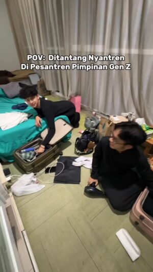 Wirda Mansur Instagram - PART 2
Ketika influencer jutaan followers tiba tiba NYANTREN & jadi PENGURUS PONDOK! 😱😂
Satu hari menjadi santri @daarul_mansur kali ini @fahryyyy20 @nizar_abzhr31 & @alwanrk_ dapet tugas menjadi Guru Dirosah & pengurus santri Daarul Mansur
Selain itu, mereka juga ditugasin buat BANGUNIN SANTRI! 🤩😆🤣 (kalian bisa lihat part bangunin santri di konten mereka nanti yaaaa) #LifeAtDarman #DaarulMansur
Yukkk mondok di Pesantren Daarul Mansur! Kapan lagi bisa hafal Qur’an dan KEKINIAN dengan nyaman plus TERJANGKAU! 🤩 btw masih buka pendaftaran santri baru looooohhh~ cek profil @daarul_mansur