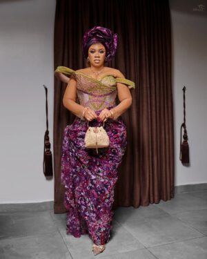 Wumi Toriola Instagram - Cheeers to a new year and another chance to get it right❤️❤️❤️

May our steps be guided,our efforts be rewarded and our dreams loudly answered..

Happy new year❤️❤️

Styled @hennykarzcouture 
Photo @vibrant__viewz 
Makeup by me ❤️