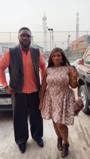 Wumi Toriola Instagram - Set life with AFESONAā @therealfemiadekanye
Thanks for bringing your A game
And i appreciate your perseverance on set.
Thank you.