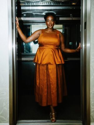 Wunmi Mosaku Instagram - ✨✨✨

👗 @shameelahhicks 
Pics 1-4
💄 @u.z.o
💇🏿‍♀️ @iamaraxilindsey
📸 @giannasnapped
Pic 5
📸 @michaelrowephoto
💄 @joannasimkin
Pic 6
📸 @lukefontana