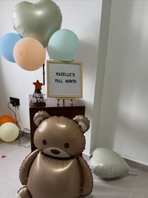 Xiang Yun Instagram - 小公主满月了！妈咪开心！我们也很开心！🥰🥰
祝贺同事Roslind ，宝宝满月之喜！愿小Hazelle聪慧伶俐，平安喜乐，未来可期。🎉🎉❤️❤️