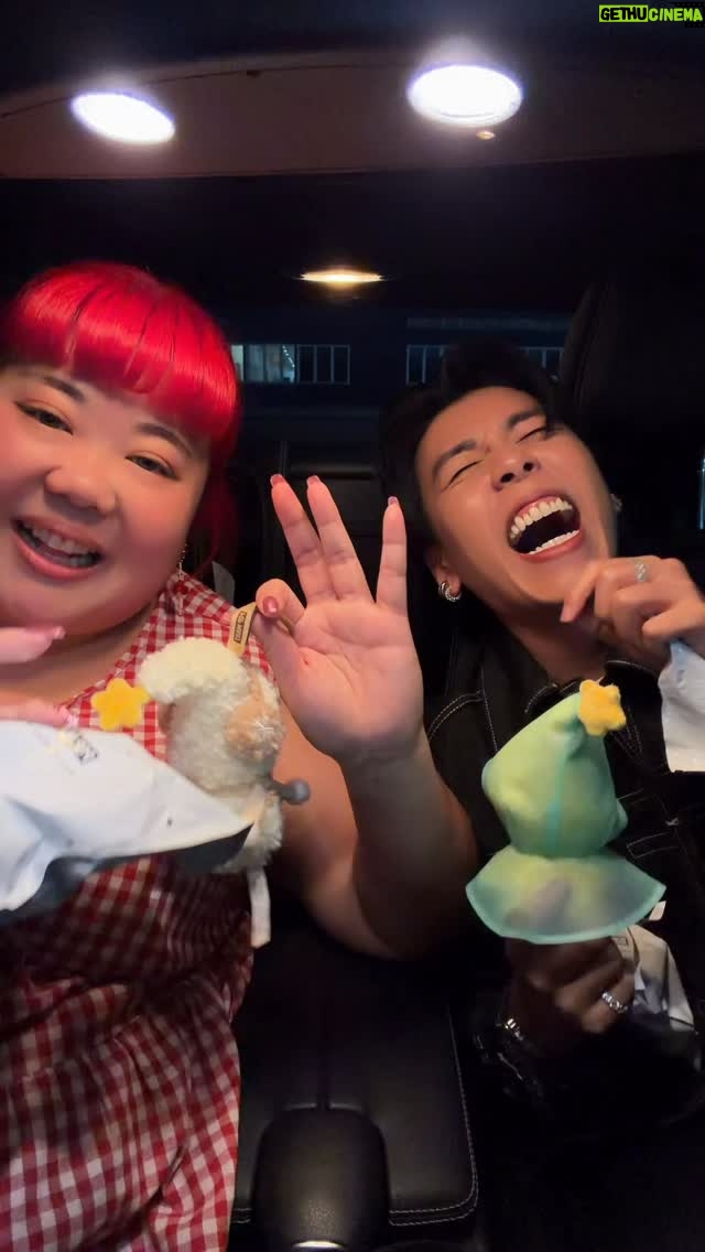 Xixi Lim - 455 Likes - Watching this back I think 我被骗 because why did I so easily give up mine?! 
#popmartsg #twinkletwinklelittlestar #unboxing