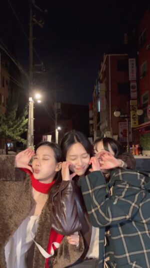 YENA Instagram - Good bye 2025! 🙇🏻‍♀️🤍