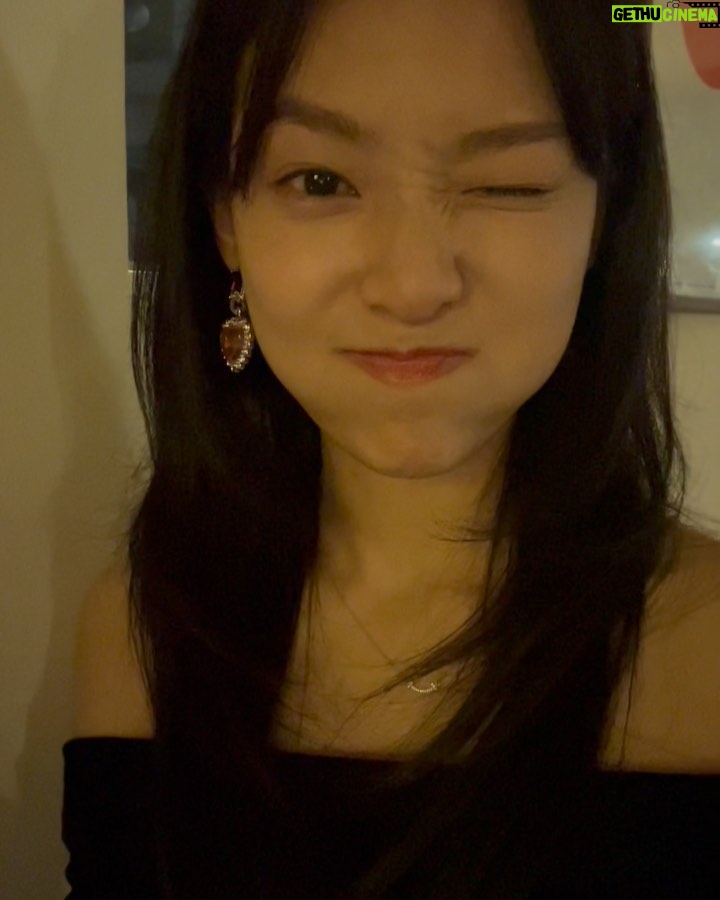 YENA - 3 Likes - 우당탕탕 5월도 행복 한아름••🫶🏻
신나서 초도 못 불어보고 잃어버린 케이크 찾아요🎂