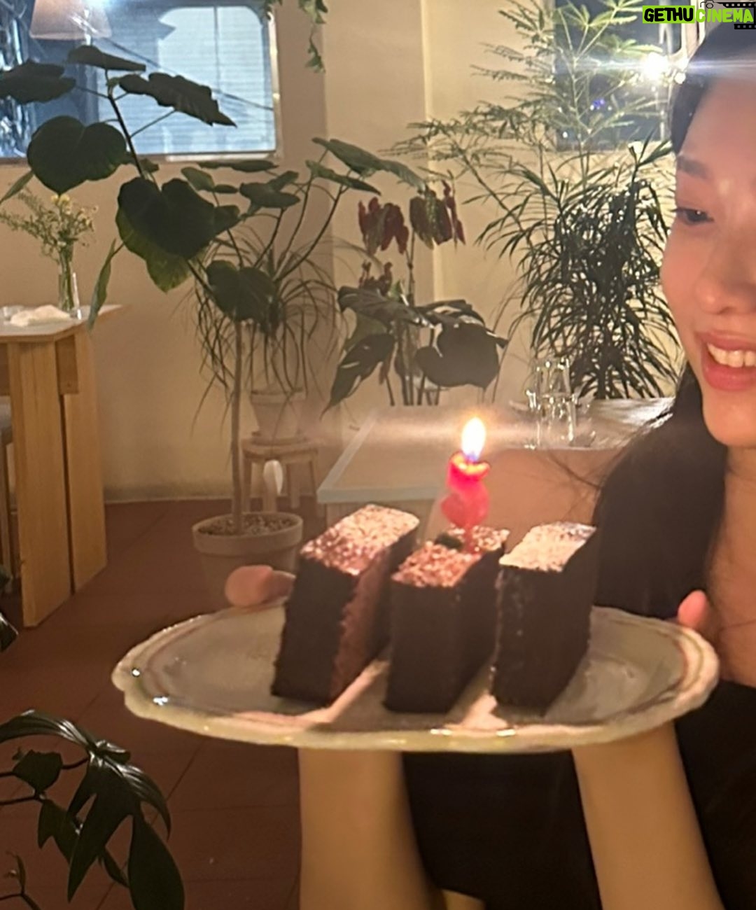 YENA - 3 Likes - 우당탕탕 5월도 행복 한아름••🫶🏻
신나서 초도 못 불어보고 잃어버린 케이크 찾아요🎂