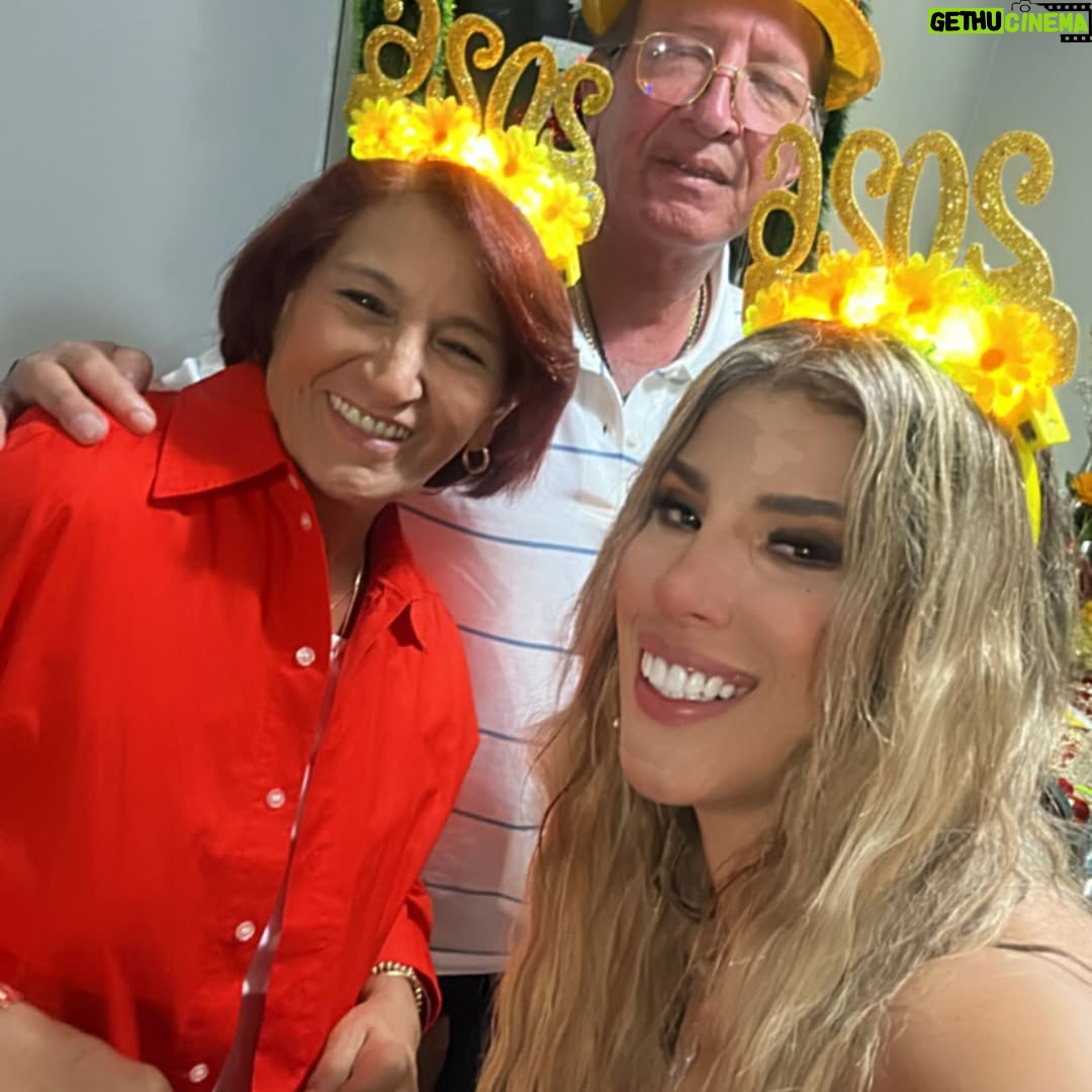 Yahaira Plasencia - 26.9K Likes - Un inicio de año bendecido💫
✨Dios presente 
✨Familia unida 
✨Trabajo y salud 

Mi mamá siempre dice…la boca tiene poder entonces.. 
DECRETO EN EL NOMBRE DE DIOS QUE ESTE AÑO SERÁ MÁS BENDECIDO QUE NUNCA!! ❤️
Confío en ti mi señor , gracias por tanto ✨

VAMOS CON TODO 2026👌🏼🎬💫
