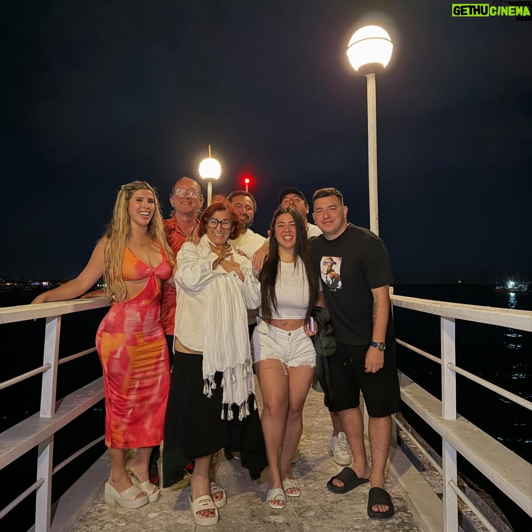 Yahaira Plasencia - 26.9K Likes - Un inicio de año bendecido💫
✨Dios presente 
✨Familia unida 
✨Trabajo y salud 

Mi mamá siempre dice…la boca tiene poder entonces.. 
DECRETO EN EL NOMBRE DE DIOS QUE ESTE AÑO SERÁ MÁS BENDECIDO QUE NUNCA!! ❤️
Confío en ti mi señor , gracias por tanto ✨

VAMOS CON TODO 2026👌🏼🎬💫