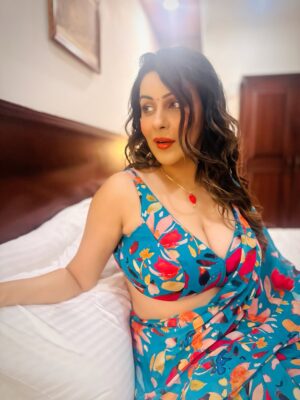 Yamini Malhotra Instagram - Iam God’s best gift to you ❤️
.
#sareelook #yaminimalhotra #sareeblousedesigns