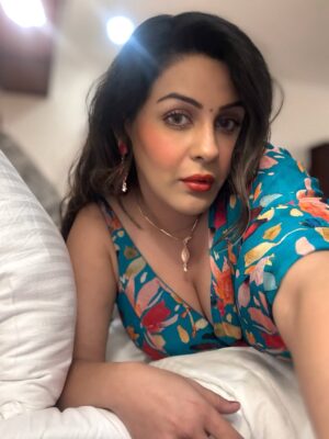 Yamini Malhotra Instagram - Iam God’s best gift to you ❤️
.
#sareelook #yaminimalhotra #sareeblousedesigns