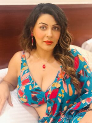 Yamini Malhotra Instagram - Iam God’s best gift to you ❤️
.
#sareelook #yaminimalhotra #sareeblousedesigns