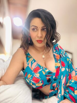 Yamini Malhotra Instagram - Iam God’s best gift to you ❤️
.
#sareelook #yaminimalhotra #sareeblousedesigns