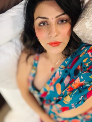 Yamini Malhotra Instagram - Iam God’s best gift to you ❤️
.
#sareelook #yaminimalhotra #sareeblousedesigns