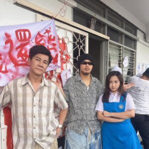 Yang Bao Bei Instagram - 我和黄明志相识十年,他对人对事一直尊重。
在我多年前出事、几乎无法再站起来的时候
他对我雪中送炭 并且给了我重要的工作机会
他的私生活,我不了解、也不评价。
他已经主动到警察局报道了,我依然respect他。
司法的东西就交给警方 希望一切真相早日水落石出。
在此也为往生者默哀。
我要表达的只有这么多,
我就真的不是那种为了蹭流量就喜欢落井下石的人。