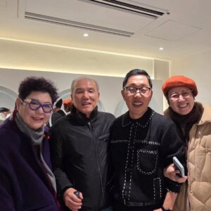 Yang Hee-eun Instagram - 예전부터
김제동을 대단하다
여겼었지만
오늘부로
존경하기로!!!!
무엇이 필요하냐 물으니
''들기름 1병만" 원하길래
생들기름 2병에 우리간장,
애견 탄이를 위해서는
말린 해산물을
준비해 갔다.
몇년만에 쉬지않고
대박 소리내어 웃었다.
#오롯이김제동
#박미선 #양희은
