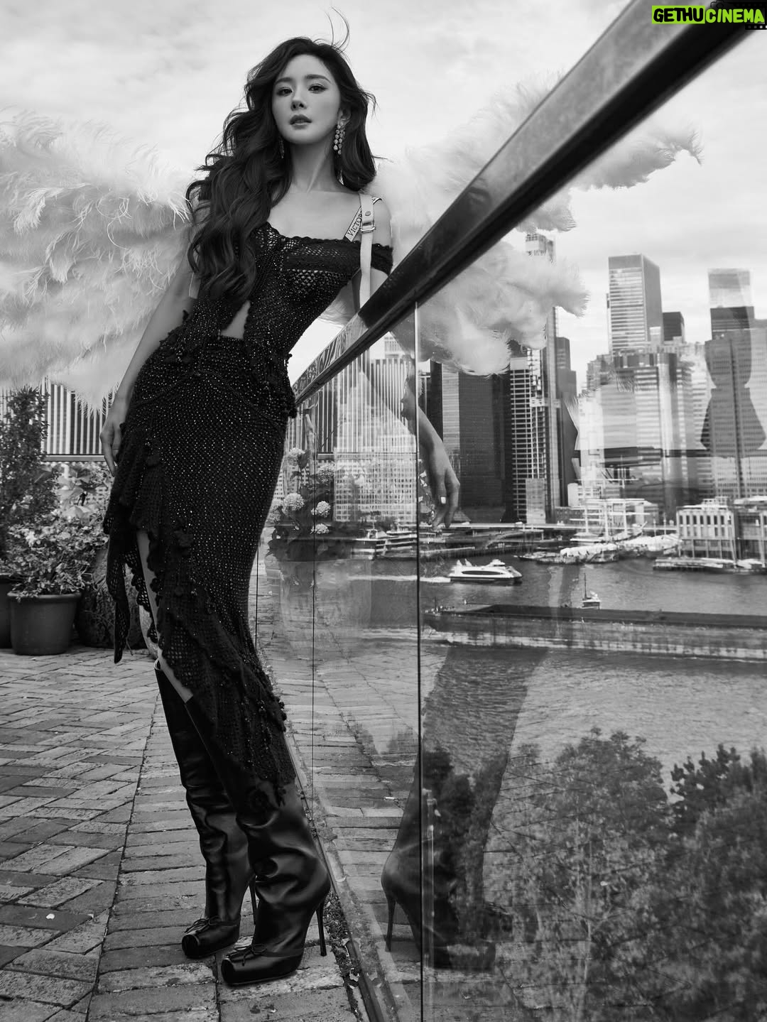 Yang Mi - 92.8K Likes - 第一次来到现场看维密的大秀🪽
惊喜💕开心🥳

#victoriassecret 
#victoriassecretfashionshow