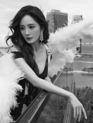 Yang Mi Instagram - 第一次来到现场看维密的大秀🪽
惊喜💕开心🥳

#victoriassecret 
#victoriassecretfashionshow