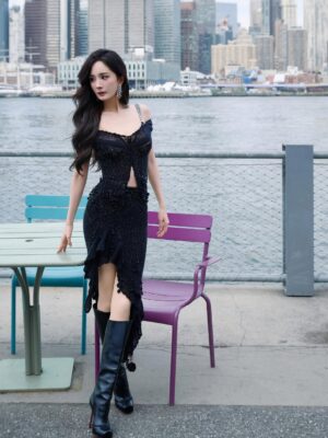 Yang Mi Instagram - 第一次来到现场看维密的大秀🪽
惊喜💕开心🥳

#victoriassecret 
#victoriassecretfashionshow