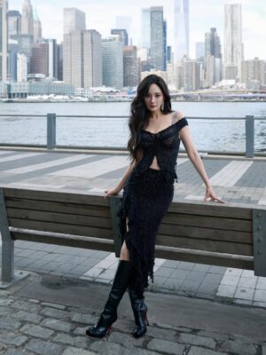 Yang Mi Instagram - 第一次来到现场看维密的大秀🪽
惊喜💕开心🥳

#victoriassecret 
#victoriassecretfashionshow