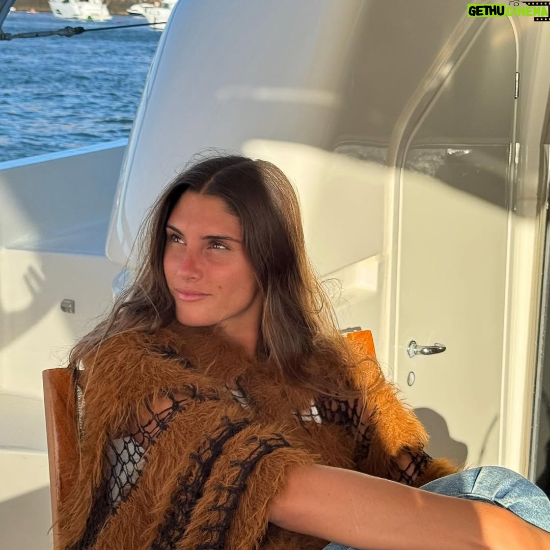 Yanina Latorre - 102.2K Likes - Mi pequeña y grande Lola! Amor de mi vida. Hoy ya 25 años…como paso? No me di cuenta, seguis siendo la niñita alegre q me hizo mama por primera vez, la q me enseño q existia otro tipo de amor, un amor absolutamente imposible de describir, q me sale de las entrañas, q hace q viva solo para y por vos y tu hermano!
Gracias @lolitalatorre tu existencia me completa! Sos la alegria del hogar, siempre c esa sonrisa y esas ganas para todo! Te admiro! Estoy orgullosa de vos. Haces q mis dias sean felices viendote vivir la vida. 
Sos mucho mas de lo q soñe hijita de mi vida!
Feliz cumple mi amor @lolitalatorre ❤️🎂🍷
