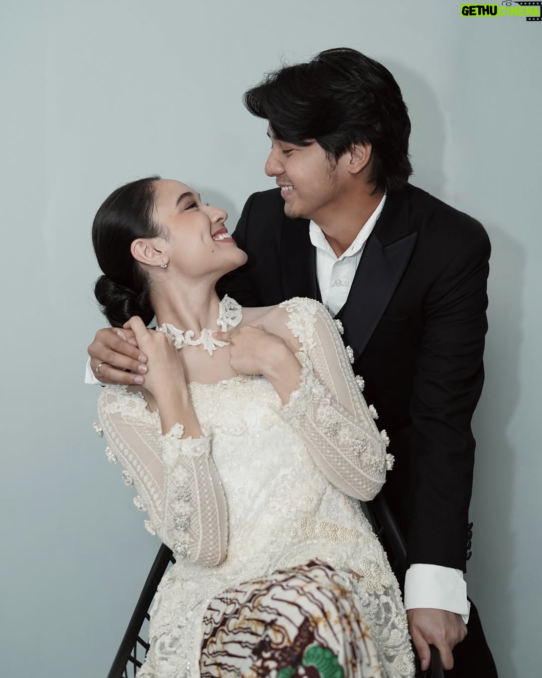 Yasmin Napper - 251.4K Likes - Siapa yang udah siap siap ketemu Gadis & Mas Dhika?
@film.musuhdalamselimut tayang hari ini diseluruh bioskop🤎
Nonton sekarangggg!!!!
