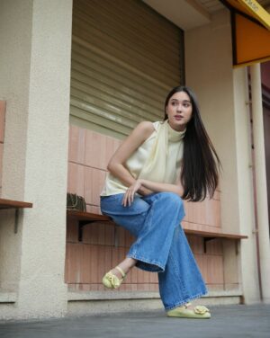 Yasmin Napper Instagram - Cute, comfy, unstoppable with my new @melissashoes_id 💛