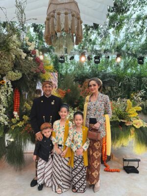 Yasmine Wildblood Instagram - Finally the big day arrived and it was beautiful from start to finish. Everything was perfect and I’m so grateful to stand beside you as maid of honor. We cried happy tears, sang along to Brian McKnight and danced all night to koplo 💃🏼
Ci Pat, you were the most beautiful bride in the realest way. Nervous, emotional, overwhelmed with love and that’s what made you glow. Not everything needs to look “perfect” to be meaningful.
And Darma, thank you for choosing her every day. You both are meant for each other.
Wishing you both a beautiful journey ahead ♥️✨