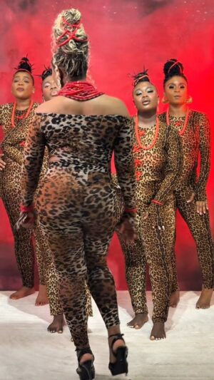 Yemi Alade Instagram - 🔥🔥🔥#SHAWASHAWA Pro Max 📢
It's going⚠️⚠️
New MUSIC 🎶 out now
