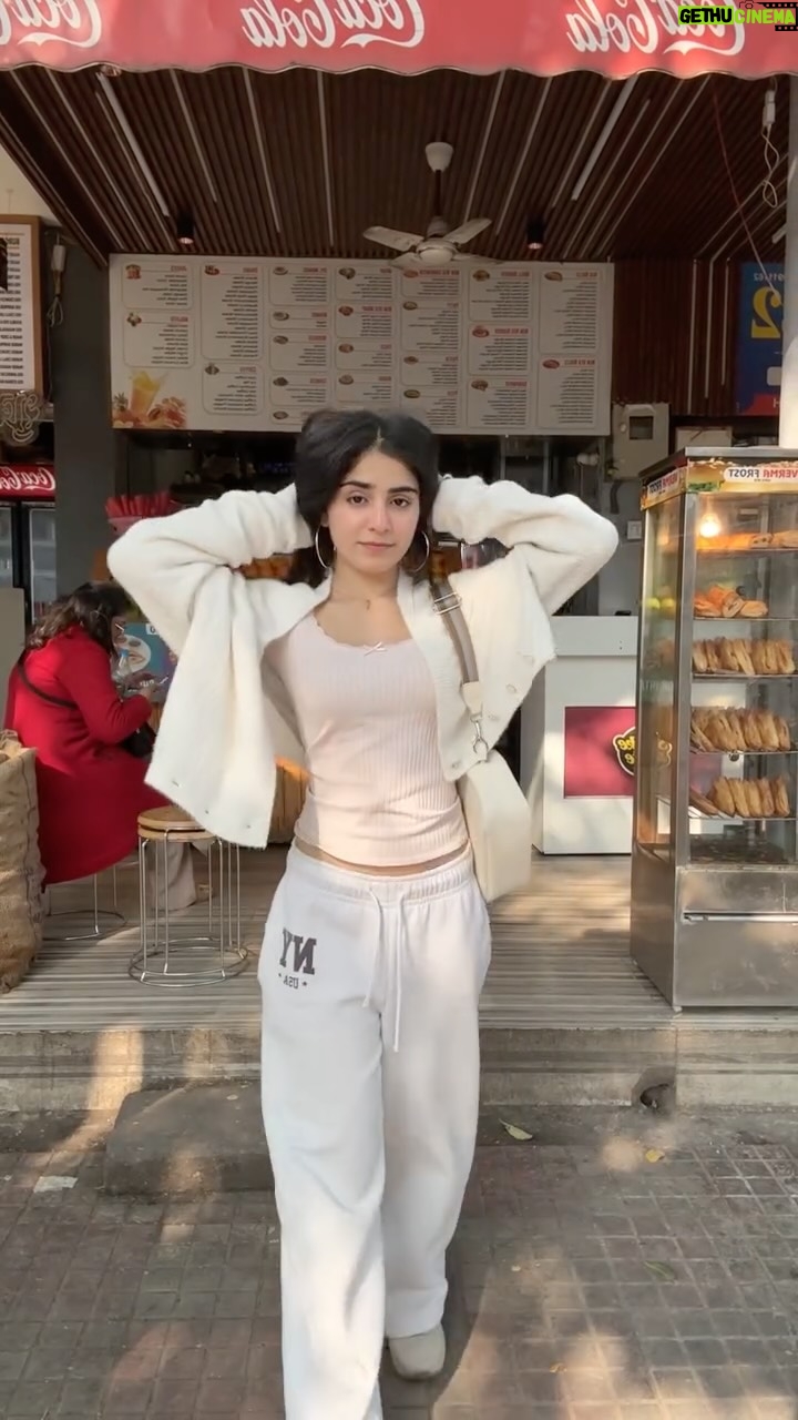 Yesha Dhiman - 37.7K Likes - 😌